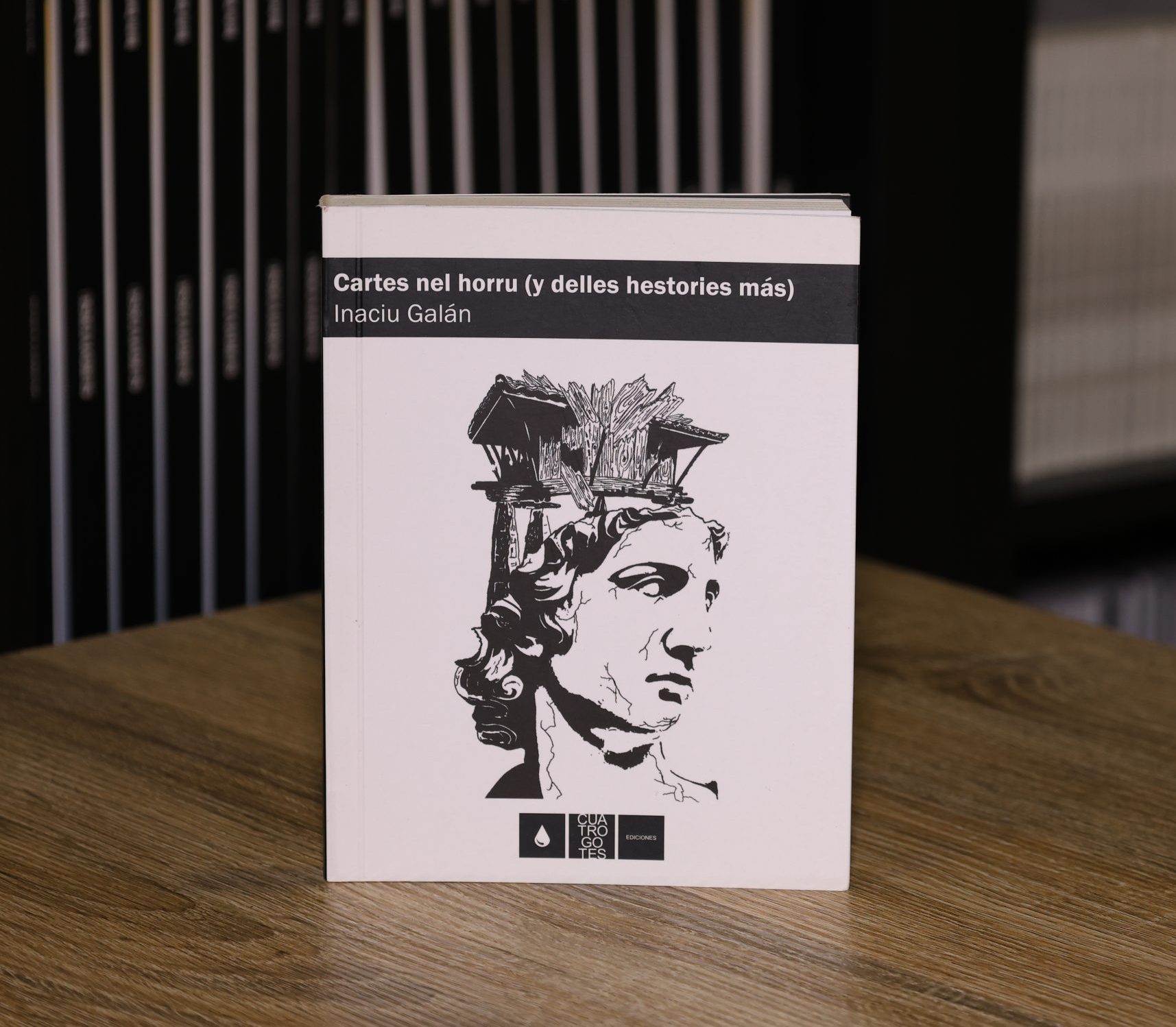 Llibru Cartes nel horru (y delles hestories más)